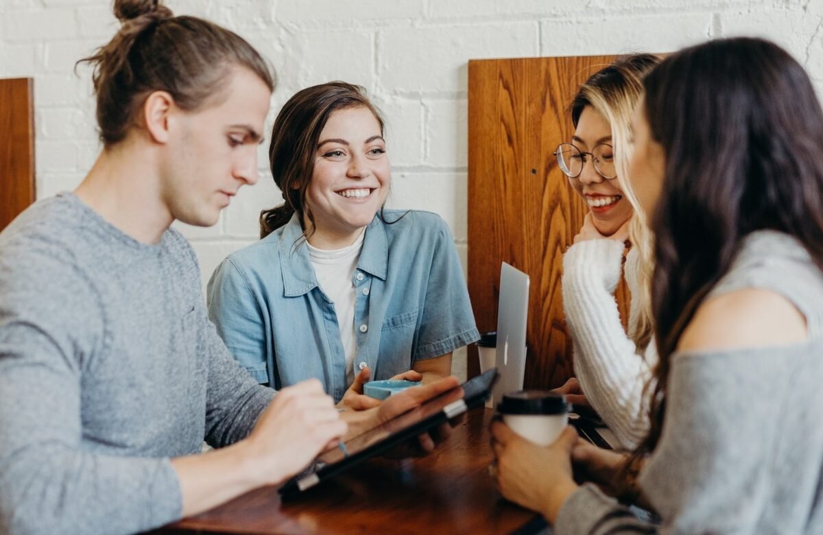 Como construir relacionamentos com clientes por meio da mídia social